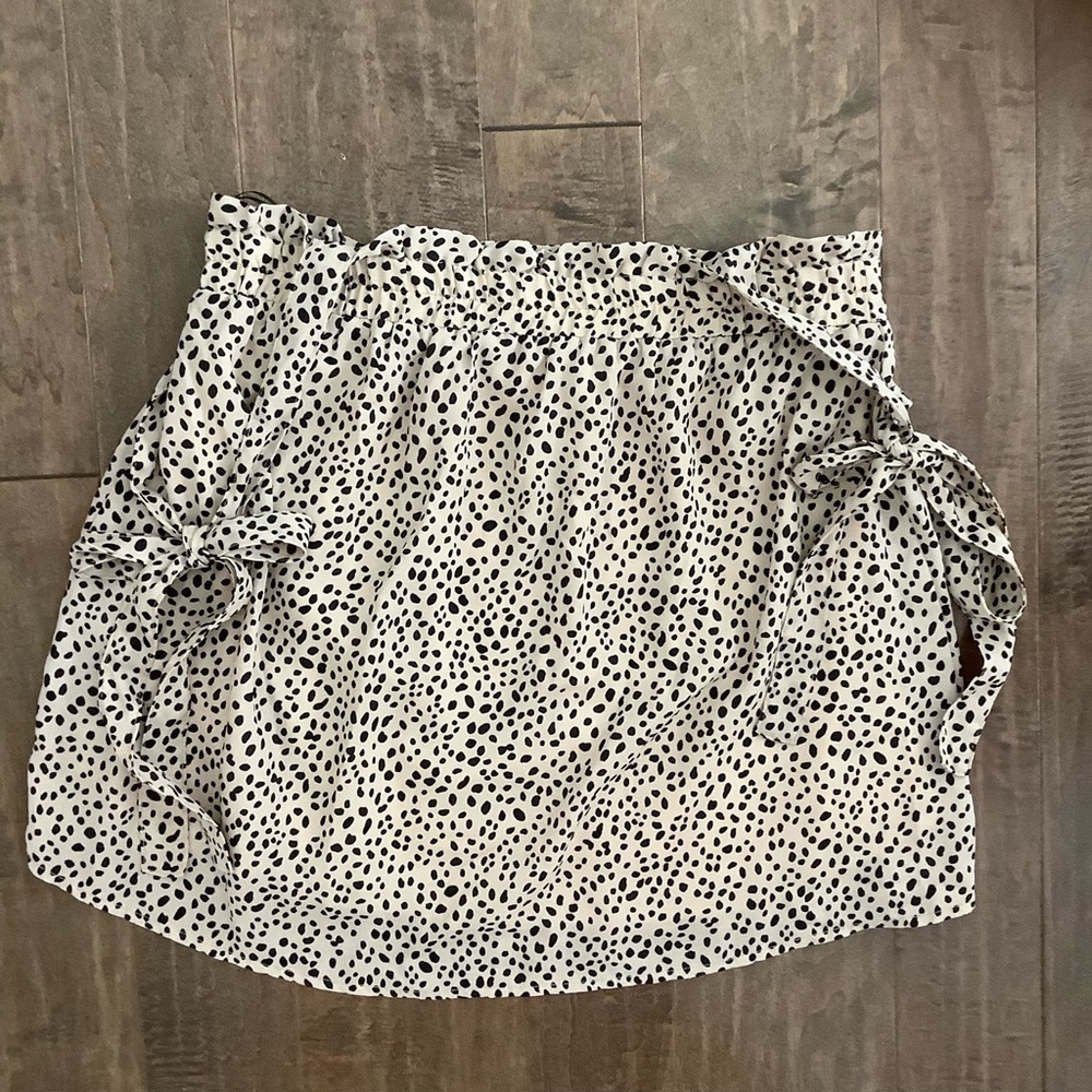 Pink Lily Stylish Black and Beige Polka Dot Fully Lined Skirt, Size 6